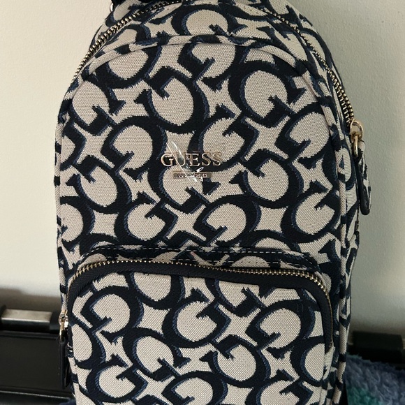 Gorgeous, Guess mini backpack in Oak Park Travel❤️ - Picture 3 of 6